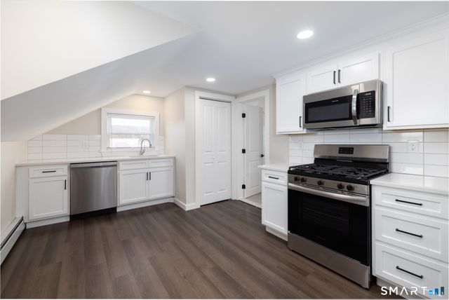 28 Aircraft Road i, Southington, CT 06489