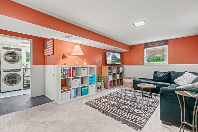 925 S Chestnut Avenue, Arlington Heights, IL 60005