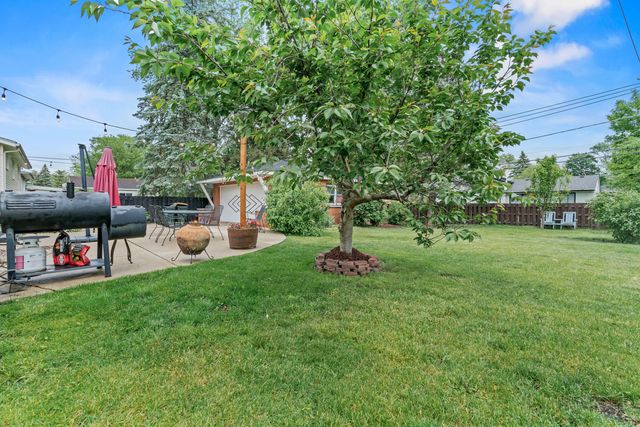 925 S Chestnut Avenue, Arlington Heights, IL 60005