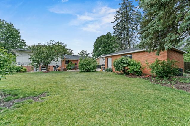 925 S Chestnut Avenue, Arlington Heights, IL 60005