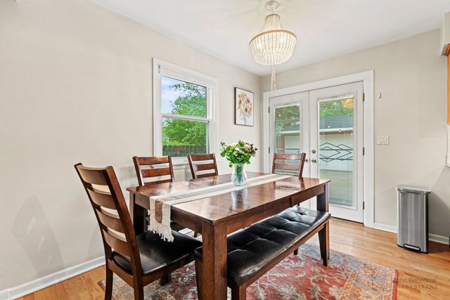 925 S Chestnut Avenue, Arlington Heights, IL 60005