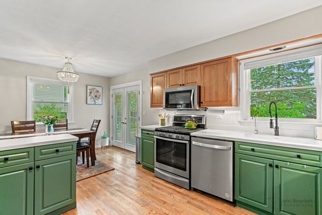 925 S Chestnut Avenue, Arlington Heights, IL 60005