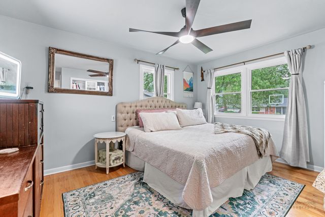 925 S Chestnut Avenue, Arlington Heights, IL 60005