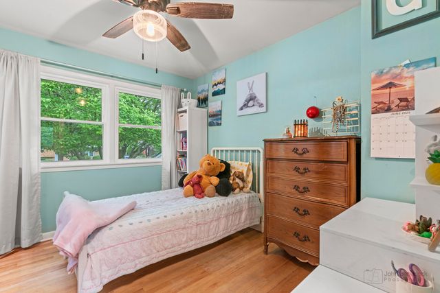 925 S Chestnut Avenue, Arlington Heights, IL 60005