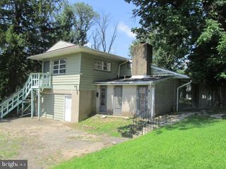 1048 RIVER RD, Ewing, NJ 08628