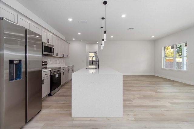 1043 YAKUTAT AVENUE SE, Palm Bay, FL 32909