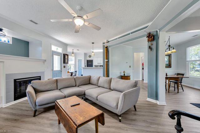 801 Winter King CT, Chesapeake, VA 23323