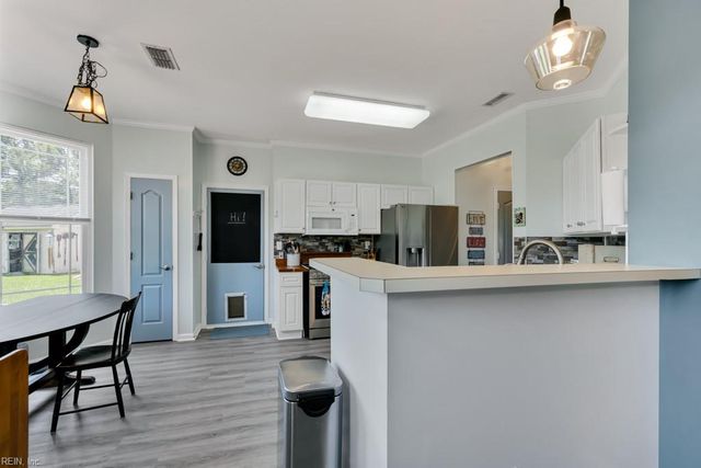 801 Winter King CT, Chesapeake, VA 23323
