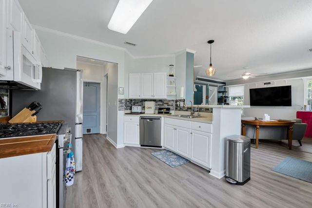 801 Winter King CT, Chesapeake, VA 23323