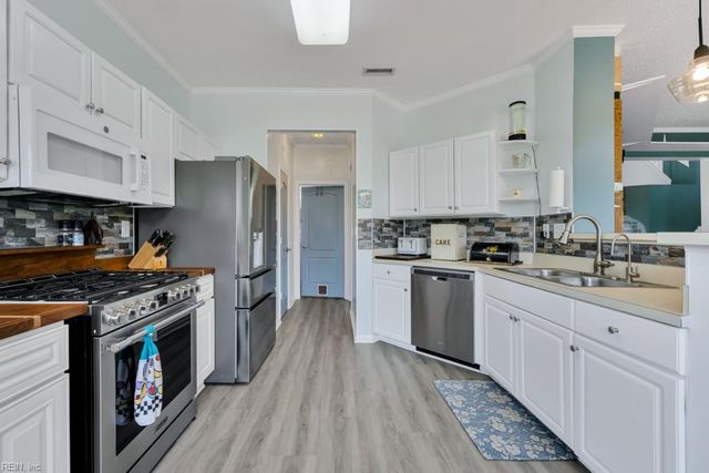 801 Winter King CT, Chesapeake, VA 23323