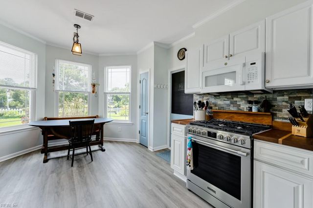 801 Winter King CT, Chesapeake, VA 23323