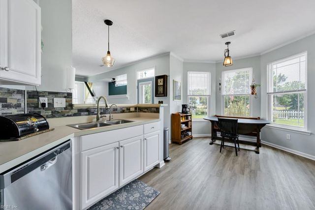 801 Winter King CT, Chesapeake, VA 23323