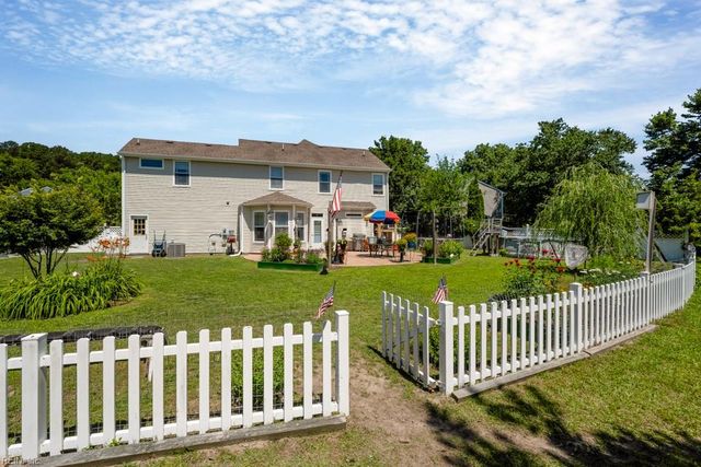 801 Winter King CT, Chesapeake, VA 23323