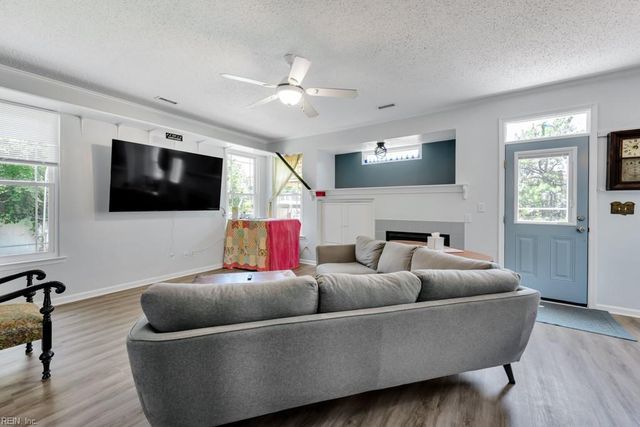 801 Winter King CT, Chesapeake, VA 23323