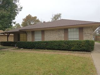 1113 Janell Drive, Irving, TX 75062