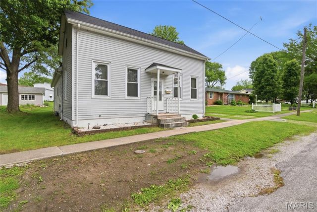 403 S Johnson Street, New Athens, IL 62264