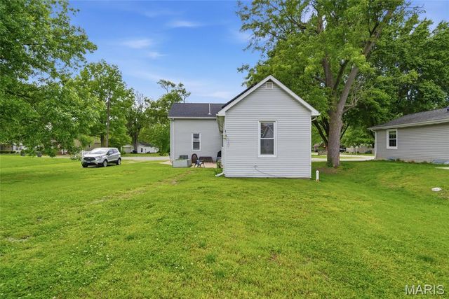403 S Johnson Street, New Athens, IL 62264