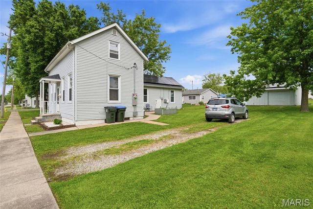 403 S Johnson Street, New Athens, IL 62264