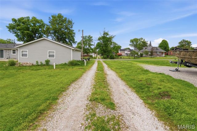 403 S Johnson Street, New Athens, IL 62264