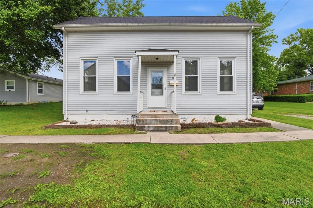 403 S Johnson Street, New Athens, IL 62264