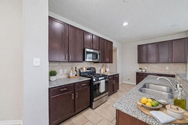 2707 Golden Hills Court, Fresno, TX 77545