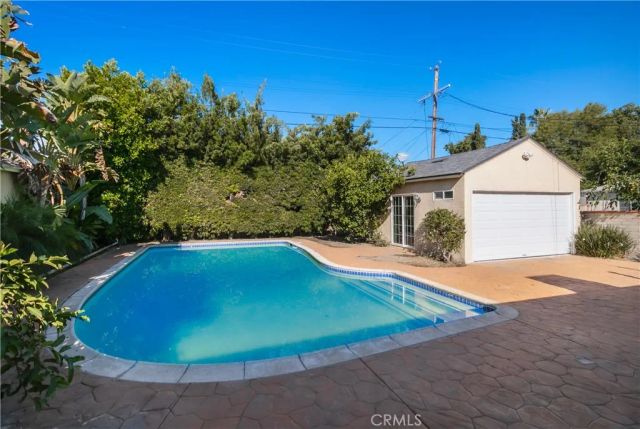 6045 Teesdale Avenue, North Hollywood, CA 91606