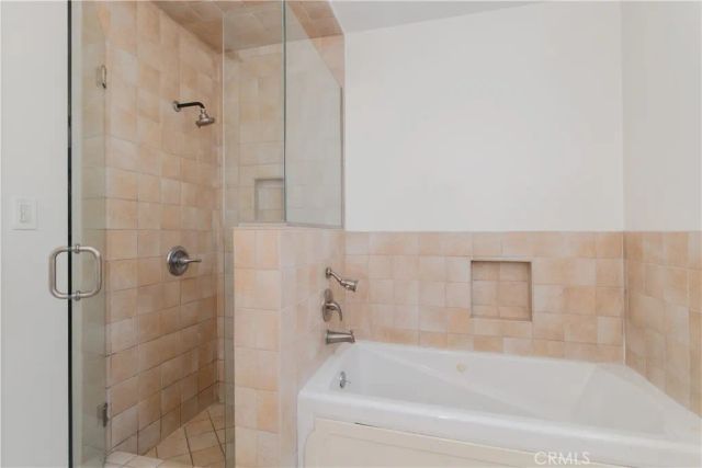 6045 Teesdale Avenue, North Hollywood, CA 91606