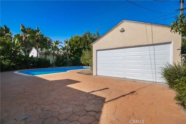 6045 Teesdale Avenue, North Hollywood, CA 91606