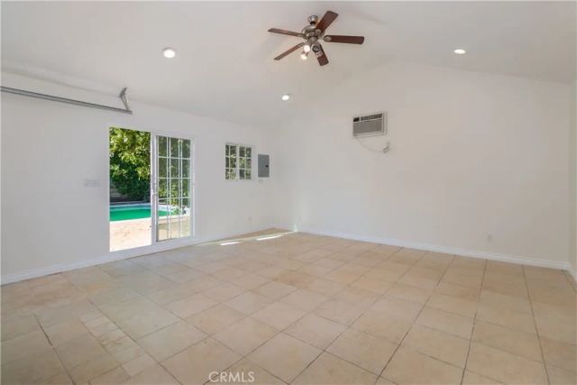 6045 Teesdale Avenue, North Hollywood, CA 91606