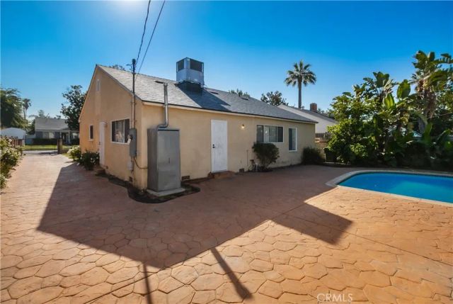 6045 Teesdale Avenue, North Hollywood, CA 91606