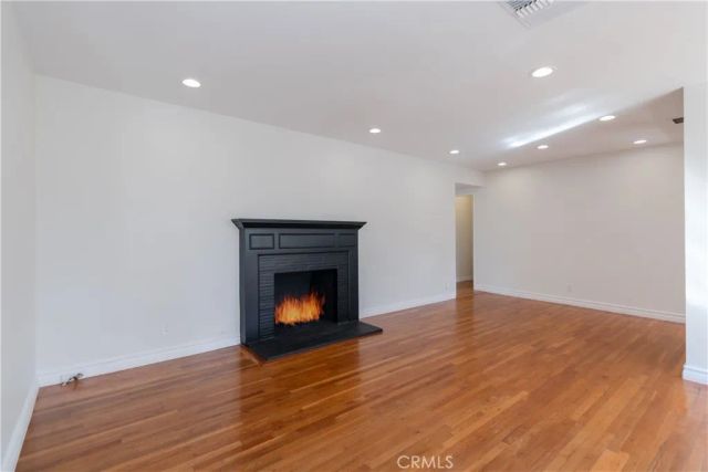 6045 Teesdale Avenue, North Hollywood, CA 91606