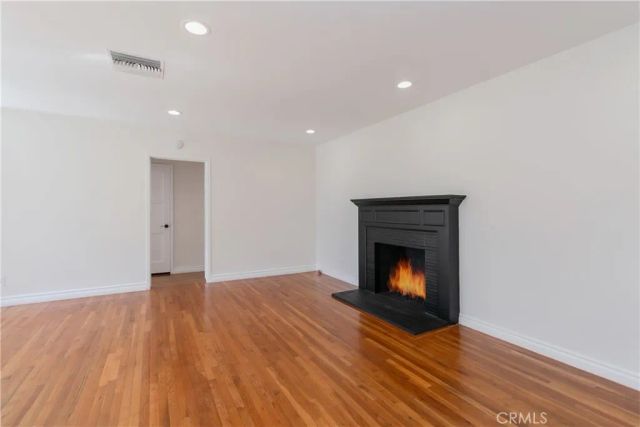 6045 Teesdale Avenue, North Hollywood, CA 91606