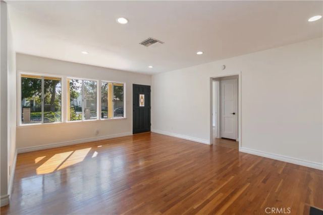 6045 Teesdale Avenue, North Hollywood, CA 91606