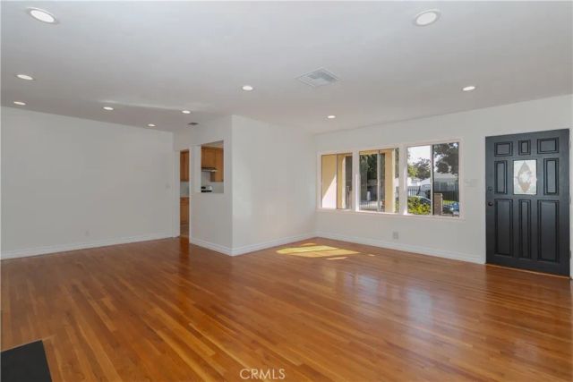 6045 Teesdale Avenue, North Hollywood, CA 91606