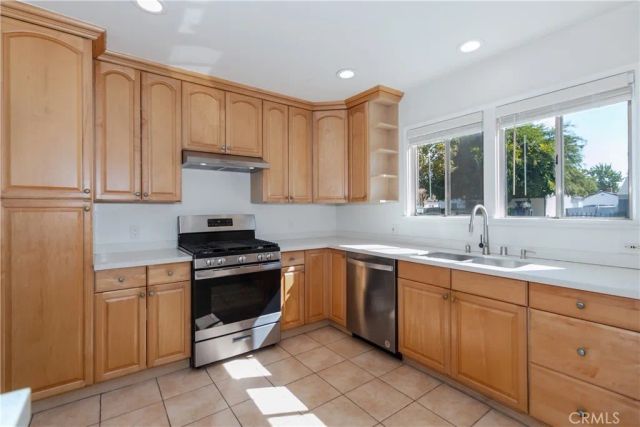 6045 Teesdale Avenue, North Hollywood, CA 91606