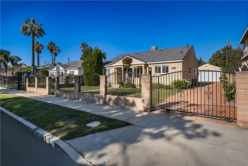 6045 Teesdale Avenue, North Hollywood, CA 91606