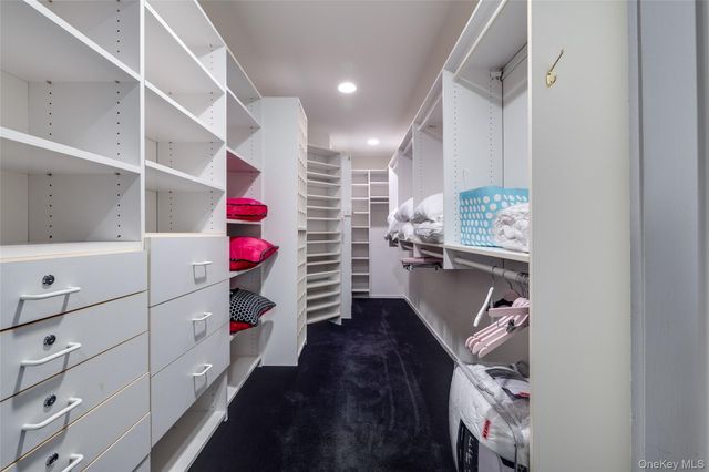 9 Plume Grass Way, Westhampton, NY 11977