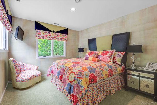 9 Plume Grass Way, Westhampton, NY 11977