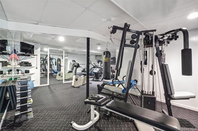 9 Plume Grass Way, Westhampton, NY 11977