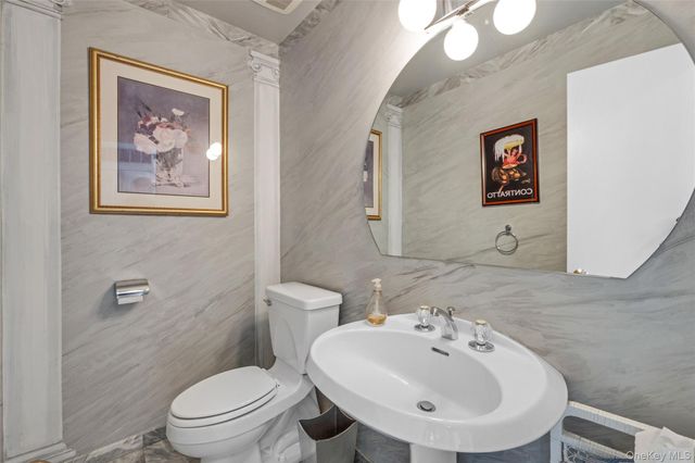 9 Plume Grass Way, Westhampton, NY 11977