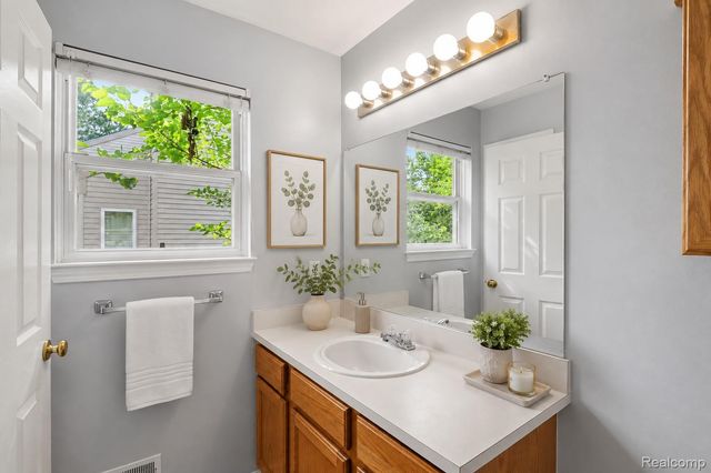 5576 Juneberry Court, Waterford Charter Township, MI 48329
