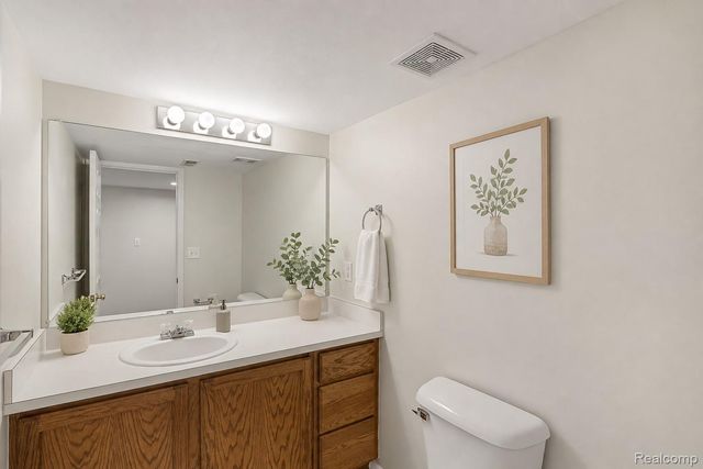 5576 Juneberry Court, Waterford Charter Township, MI 48329