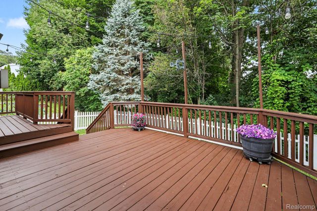 5576 Juneberry Court, Waterford Charter Township, MI 48329