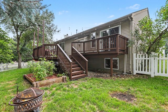 5576 Juneberry Court, Waterford Charter Township, MI 48329
