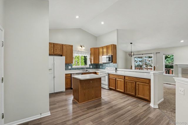 5576 Juneberry Court, Waterford Charter Township, MI 48329