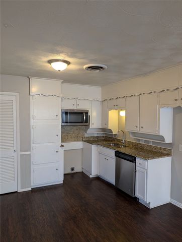 4725 Leonard Street, Forest Hill, TX 76119