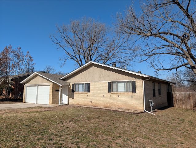 4725 Leonard Street, Forest Hill, TX 76119