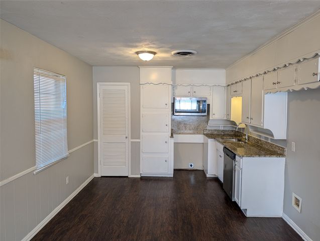 4725 Leonard Street, Forest Hill, TX 76119