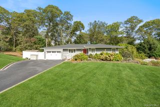 63 Ridge Drive, Plainview, NY 11803