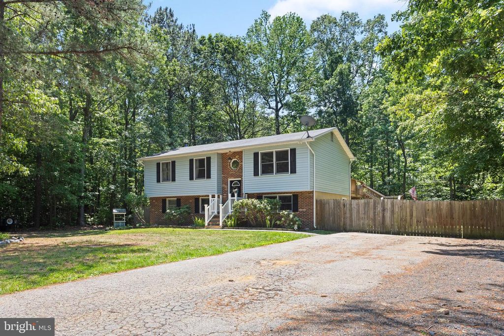 Image 1 of property listing at 26587 YOWAISKI MILL RD, Mechanicsville, MD 20659